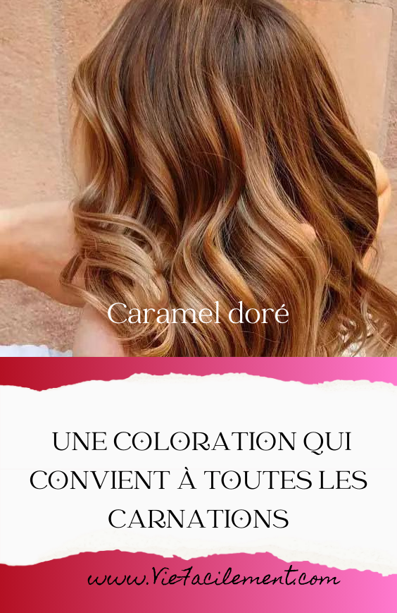 Ce modèle de balayage blond caramel confère une allure sophistiquée et éclatante aux longues ondulations. Une coloration qui convient à toutes les carnations.