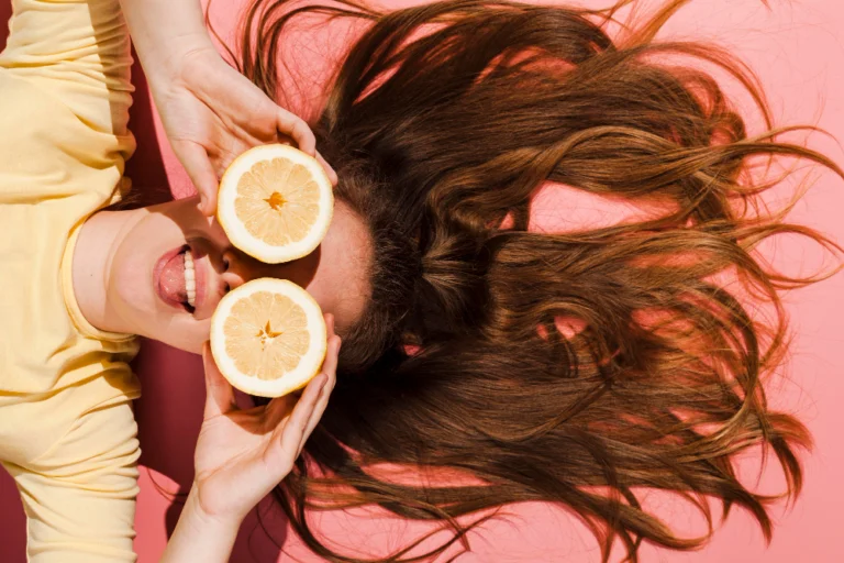 Éclaircir les cheveux naturellement sans soleil